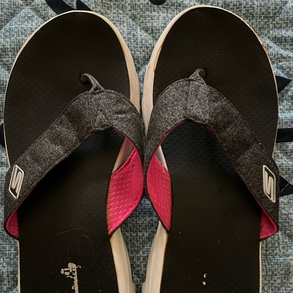 Skechers Gogamat Flip Flops Size 8